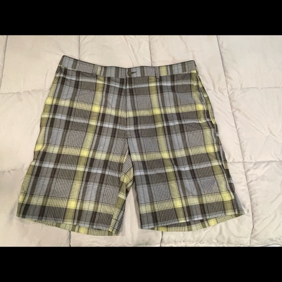 Stylish multi-color PGA Tour shorts, flat front contemporary look. - Picture 2 of 2